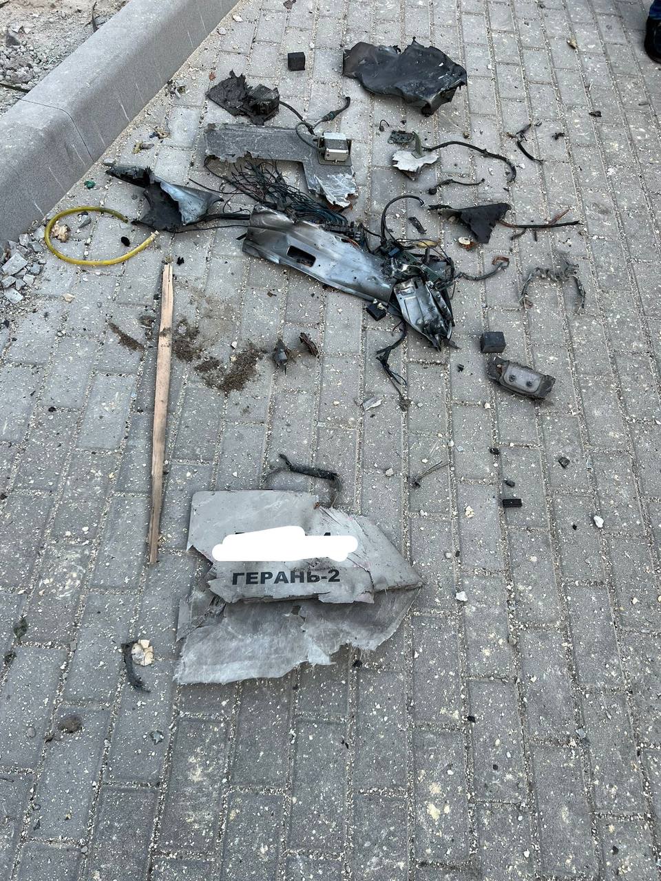 У центрі Києва пролунали вибухи: Росія вдарила дронами-камікадзе, є влучання по дому