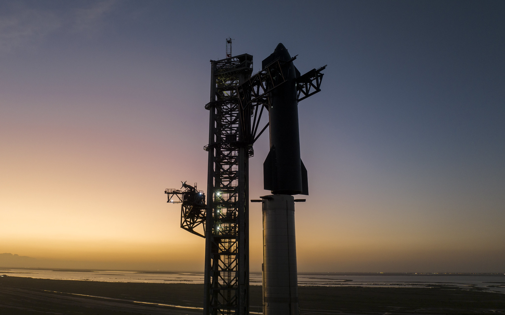 SpaceX випробувала "Мехазіллу", яка може піднімати космічні кораблі – відео, фото