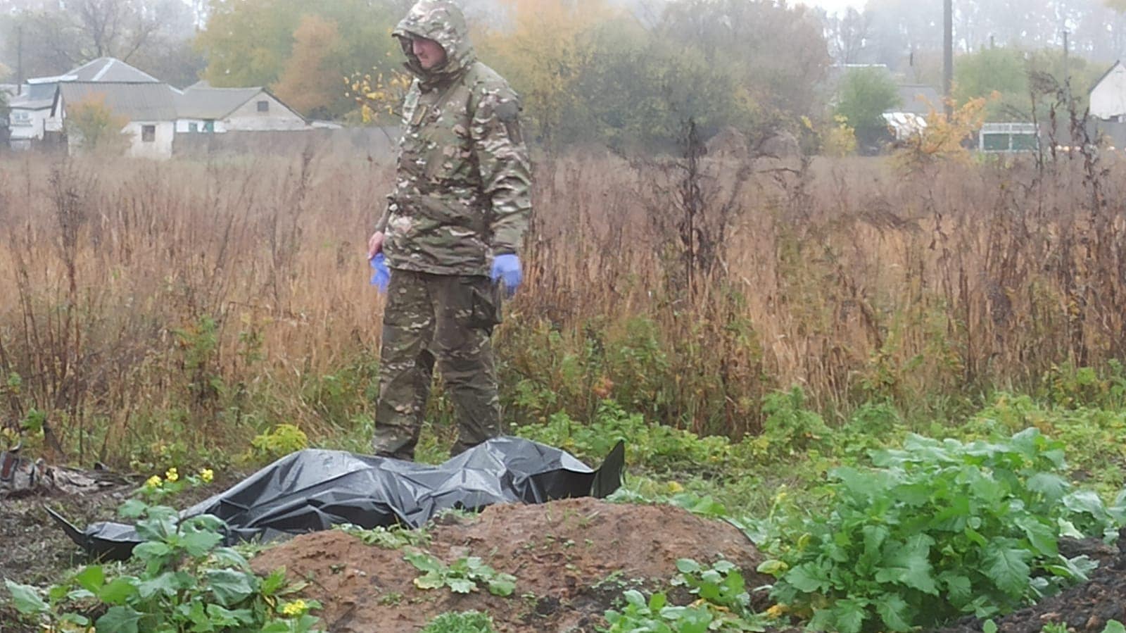 Фото: Нацполиция Харьковской области В Харьковской области начали эксгумацию тел военных ВСУ, погибших при отступлении в апреле