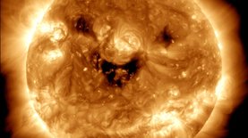 Астрономы NASA сделали фото пятен на Солнце – на нем можно увидеть "улыбку"
