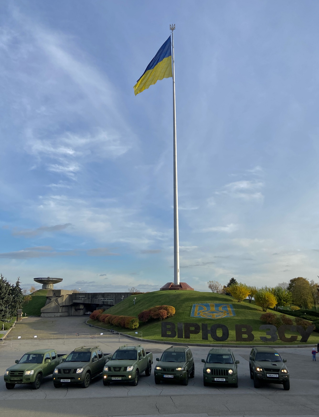 10 машин для ЗСУ: фотозвіт для читачів та донатерів LIGA.net