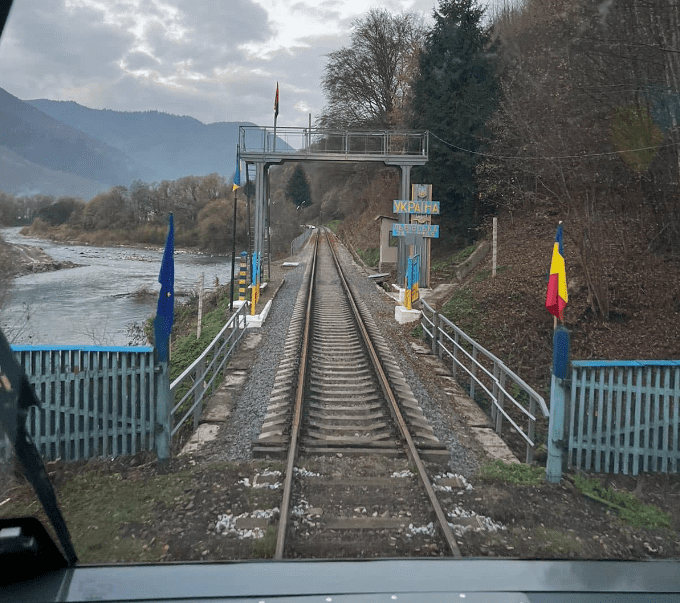 Укрзалізниця провела тестовий рейс відновленою залізницею до Румунії — фото