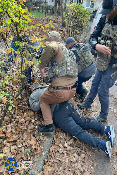 Фото: СБУ Вывозили под видом волонтеров. СБУ ликвидировала схемы побега уклонистов за границу: фото