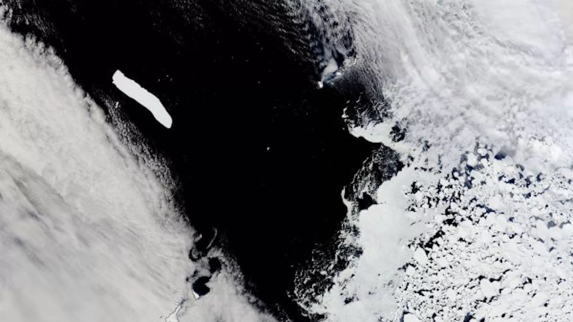 NASA показало фото уламка найбільшого айсберга довжиною 135 км, який скоро має розтанути