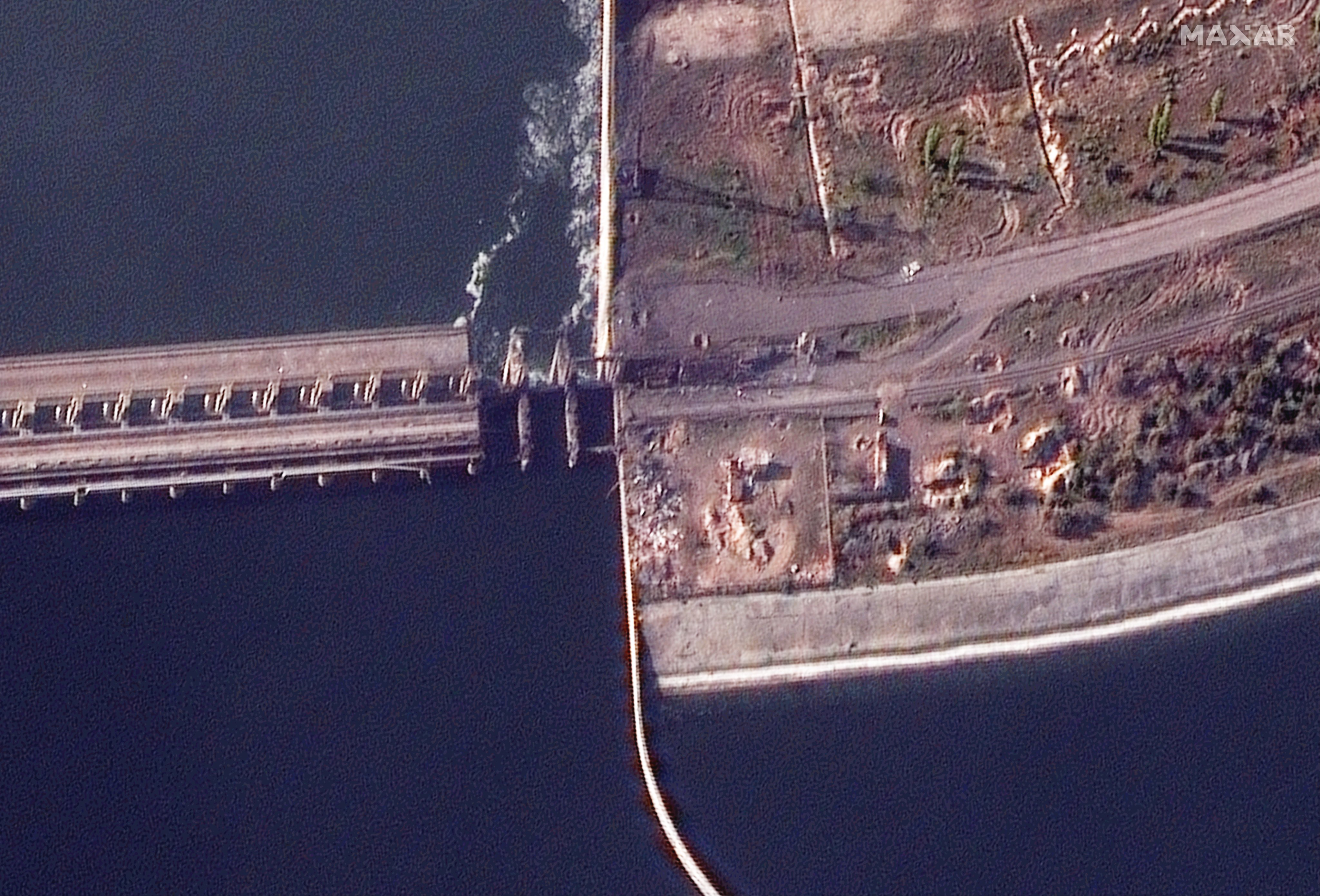 Появилось видео подрыва моста на Каховской ГЭС
