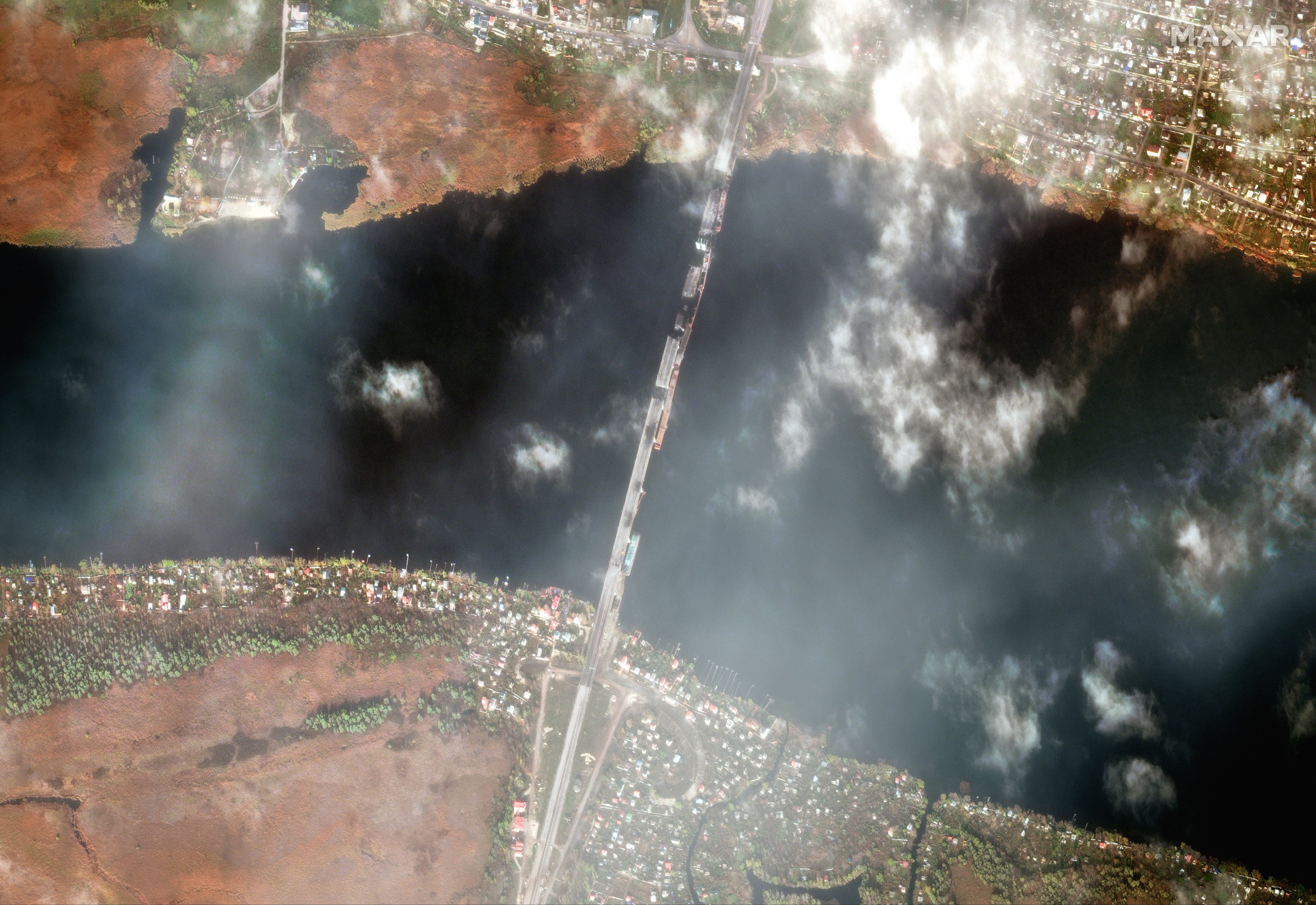 З'явилися зображення численних руйнувань Антонівського мосту: супутникові фото