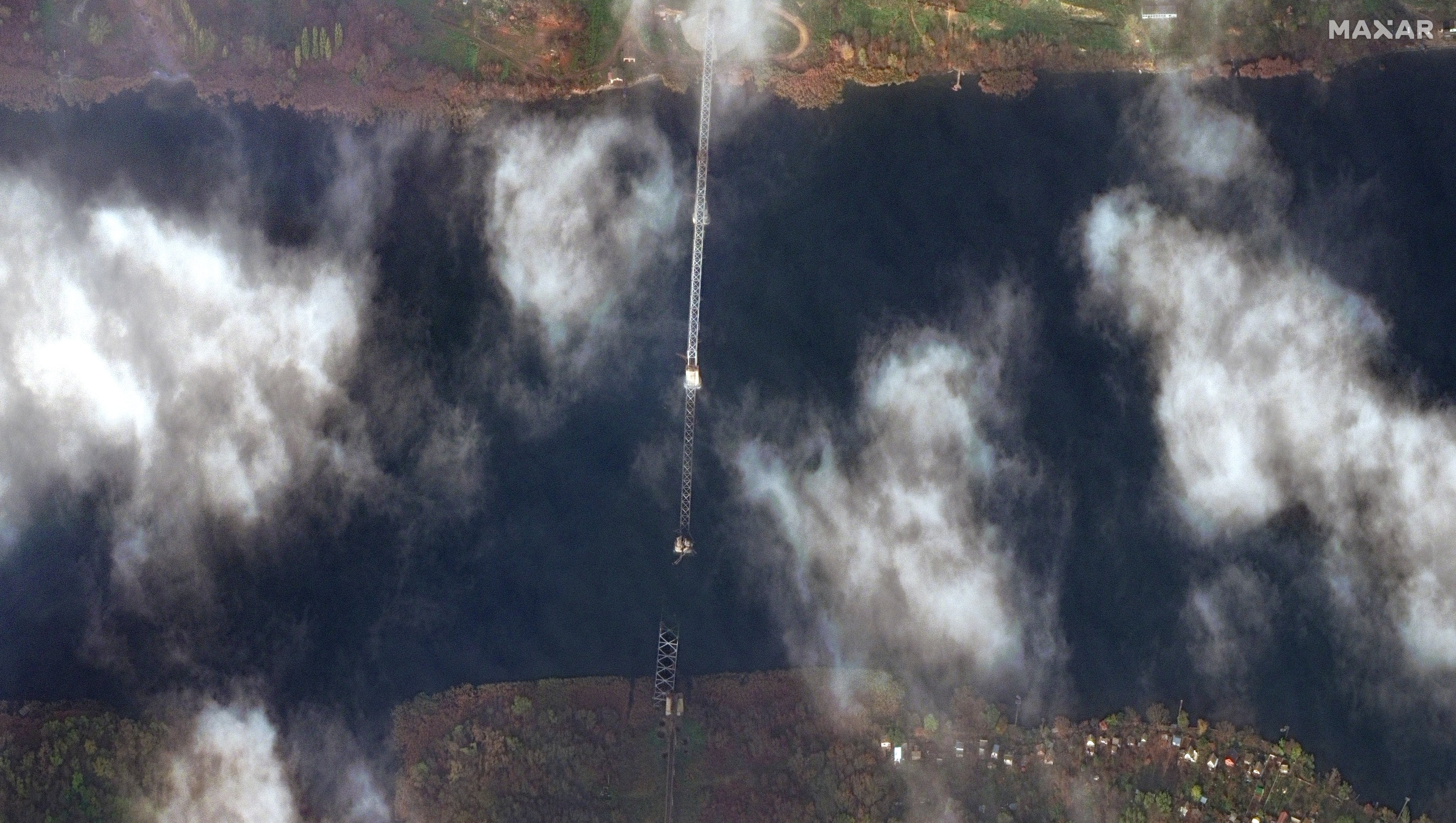 З'явилися зображення численних руйнувань Антонівського мосту: супутникові фото