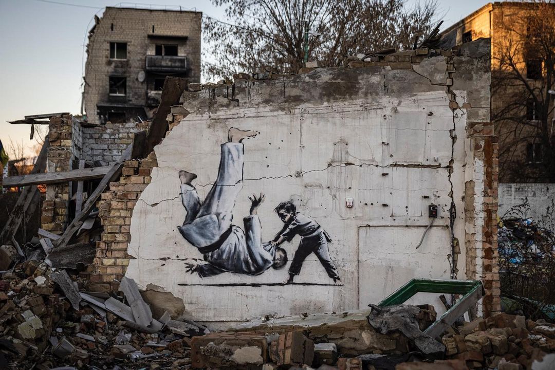 Бэнкси подтвердил авторство одного из двух граффити в Бородянке. Есть еще в Ирпене: фото