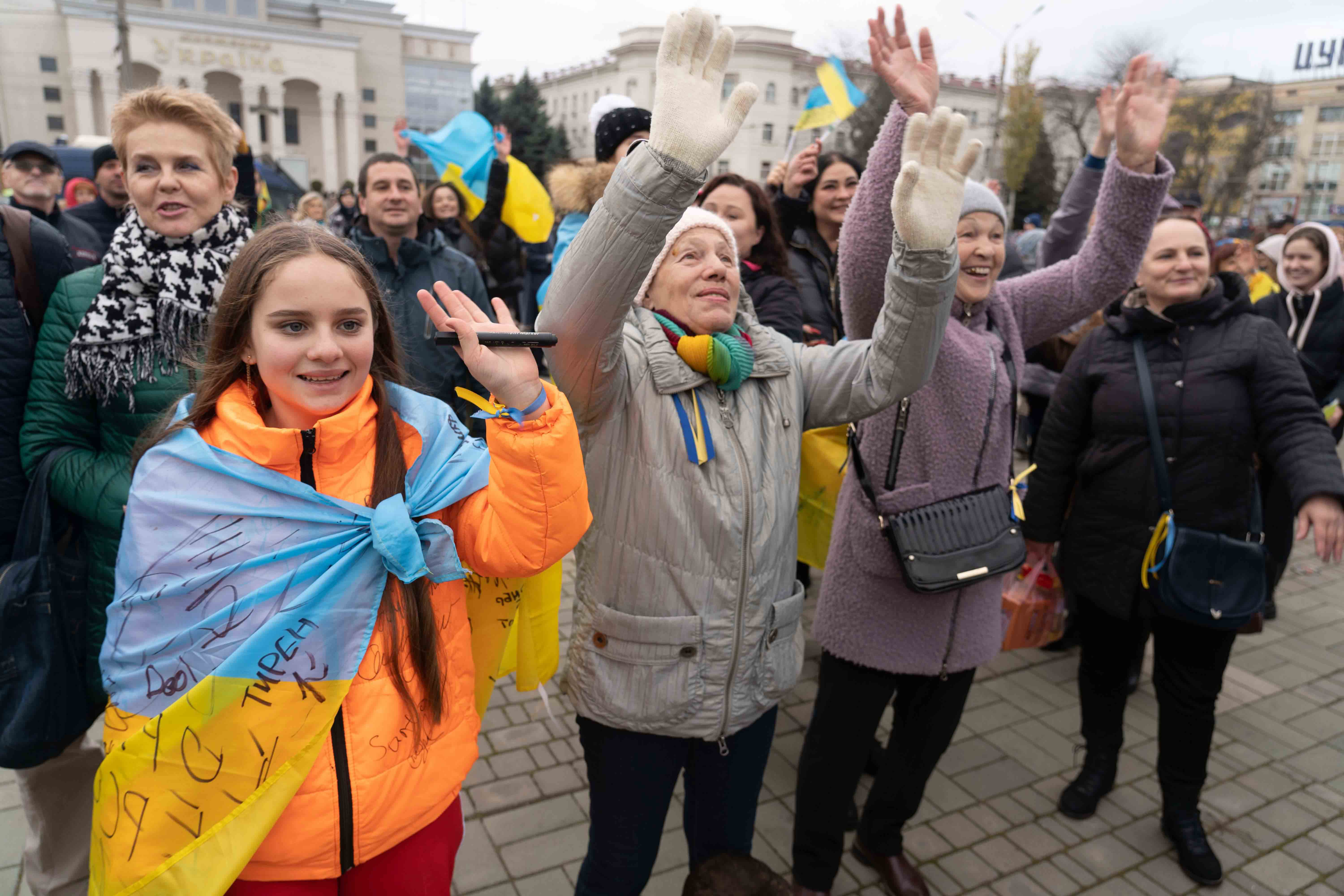"Рублі більше не ходять". Як Херсон повертається до вільного життя в Україні: фото