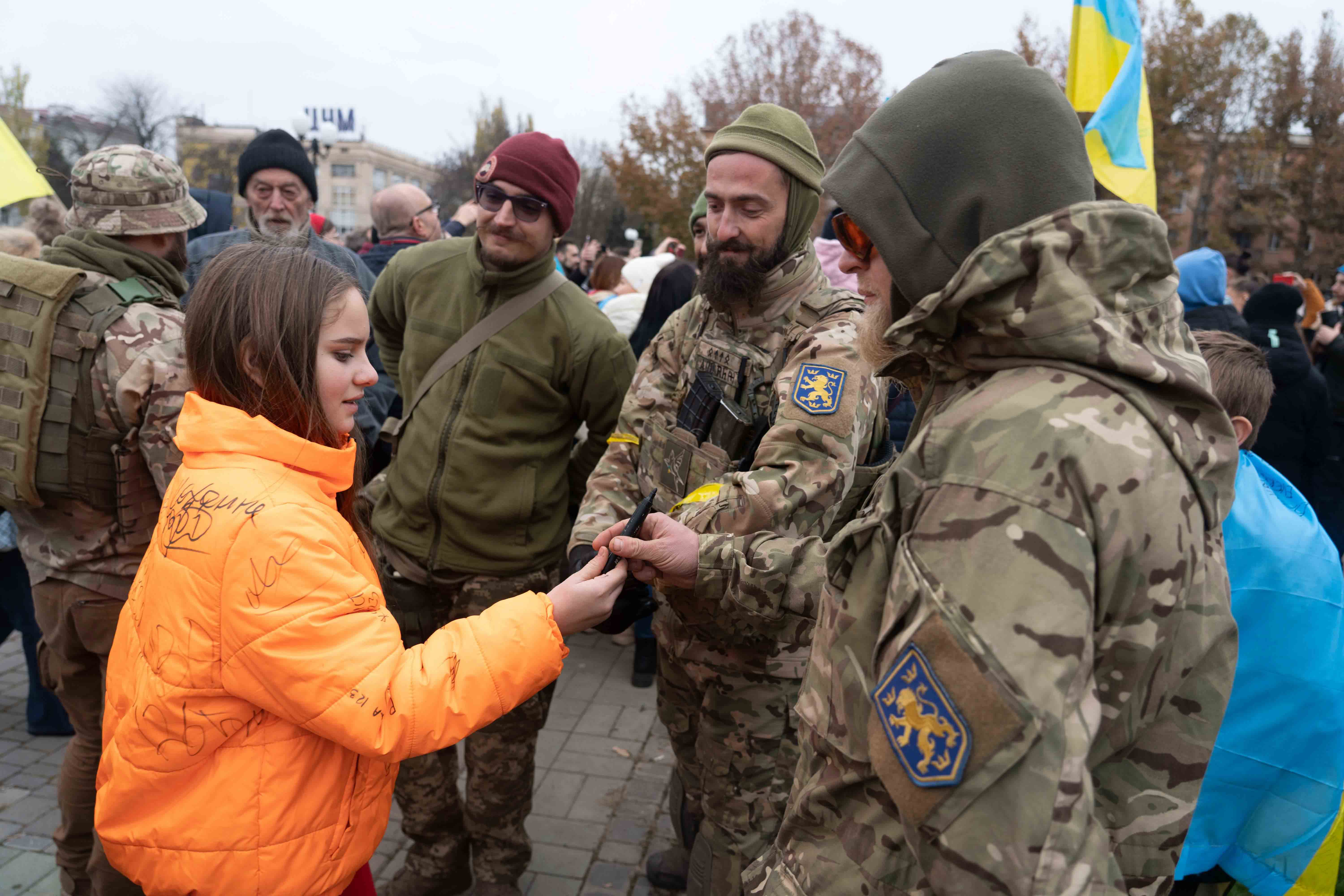 "Рубли больше не ходят". Как Херсон возвращается к свободной жизни в Украине: фото