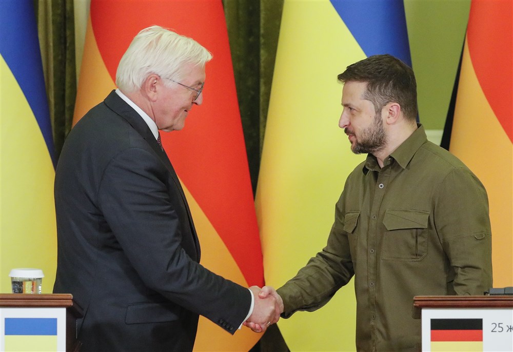 Франк-Вальтер Штайнмайер и Владимир Зеленский (фото – Сергей Долженко/EPA)