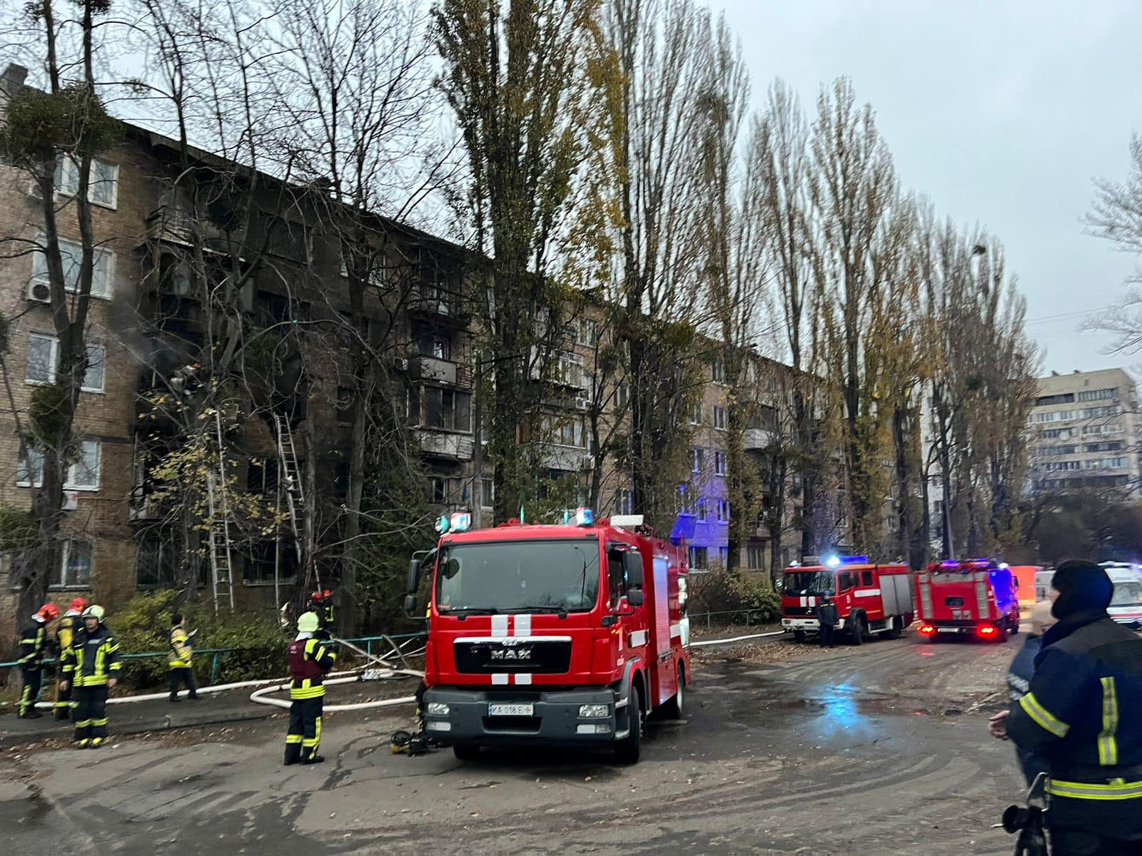 Ракетная атака. Есть попадания в жилые дома в Печерском районе Киева – видео