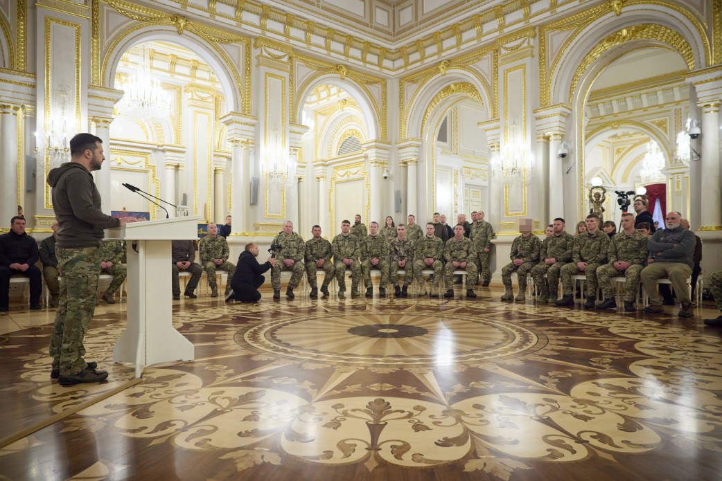День ДШВ. Зеленський розповів, у яких боях відзначились українські бригади десантників