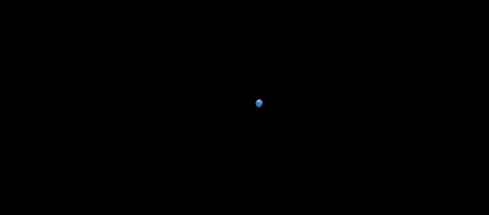 NASA показало фото Землі та Місяця з космічного корабля Orion