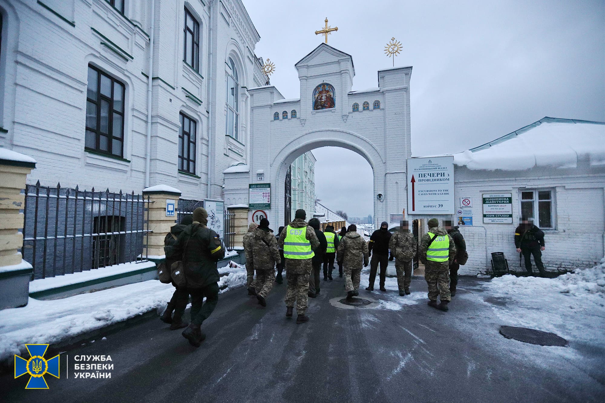 ”Избавиться от Гундяева”. СБУ пришла в Киево-Печерскую Лавру: что это значит для УПЦ МП