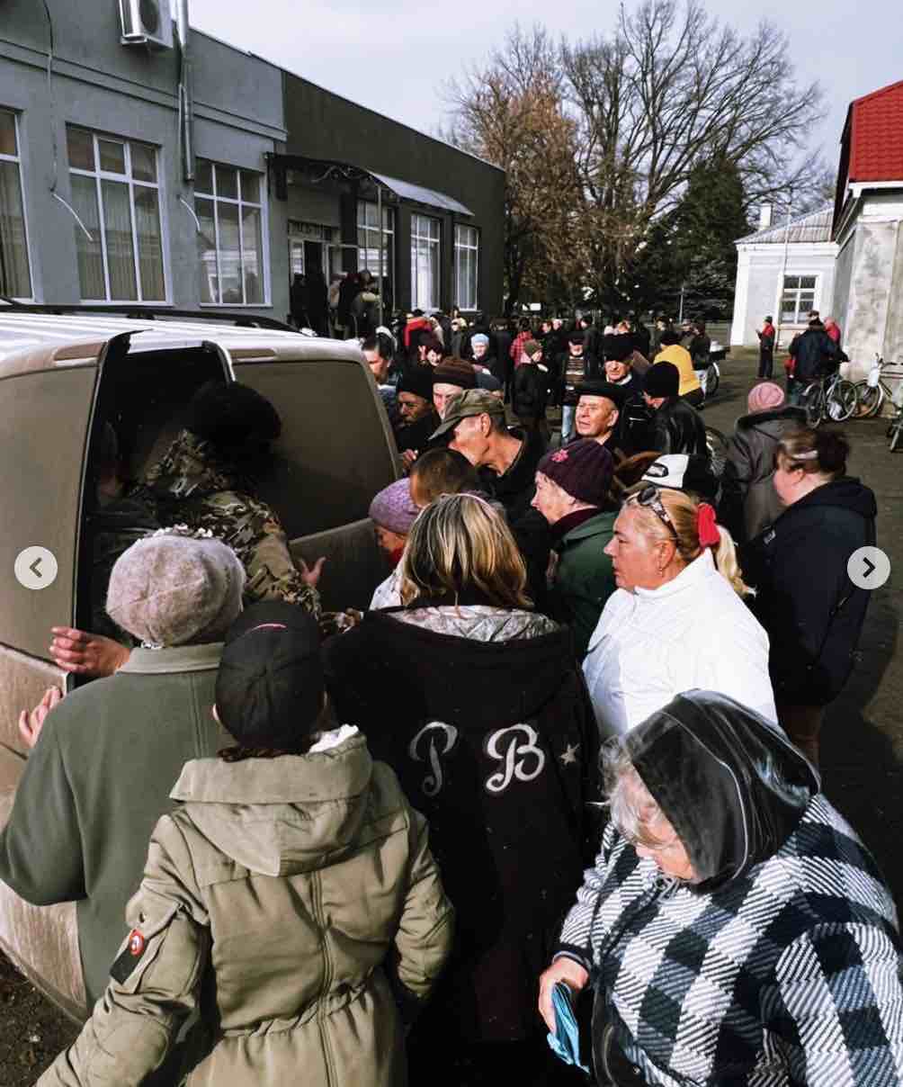 ГУР: Воины Интернационального легиона отдали еду и теплые вещи жителям Херсонской области
