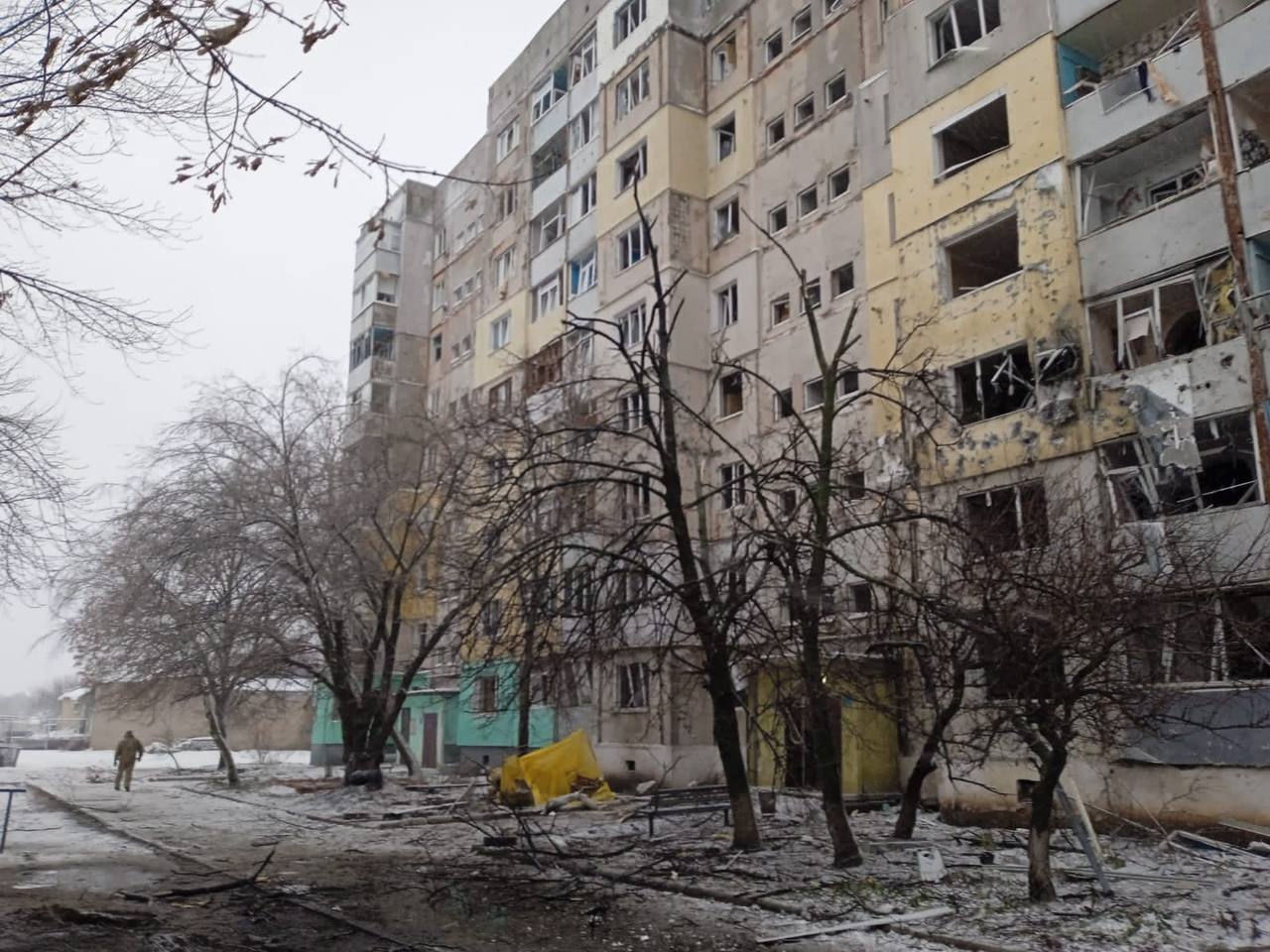 Фото: t.me/tymoshenko_kyrylo Росіяни поцілили у житловий будинок і поліклініку у Куп'янську: є загиблі