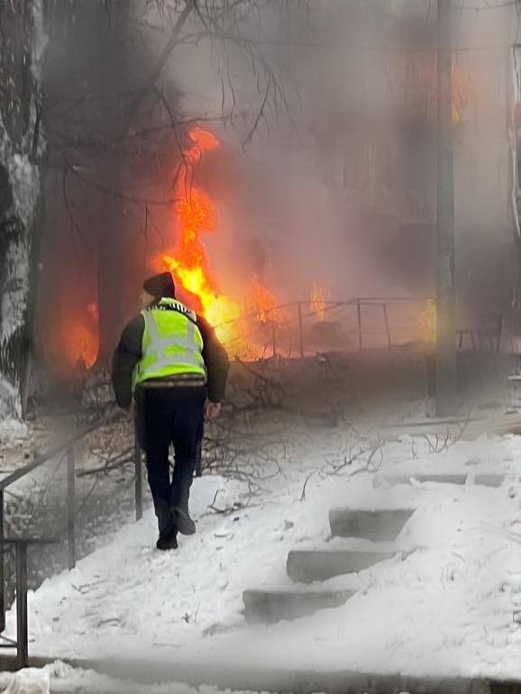 Ракетная атака на Киев и область. Есть попадания в инфраструктуру и жилой дом – фото