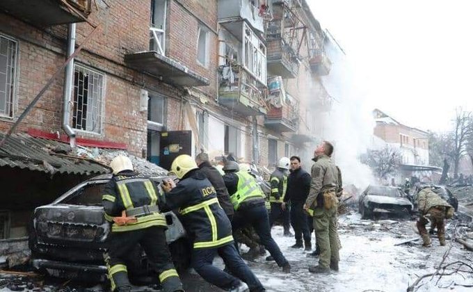 Российская ракета убила в Вышгороде четверых, более 30 пострадали. Фото с места теракта