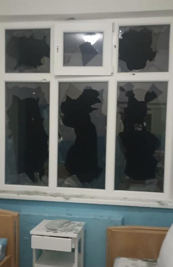В Запорожье звучали взрывы во время тревоги. РФ ударила ракетами рядом с больницей – фото