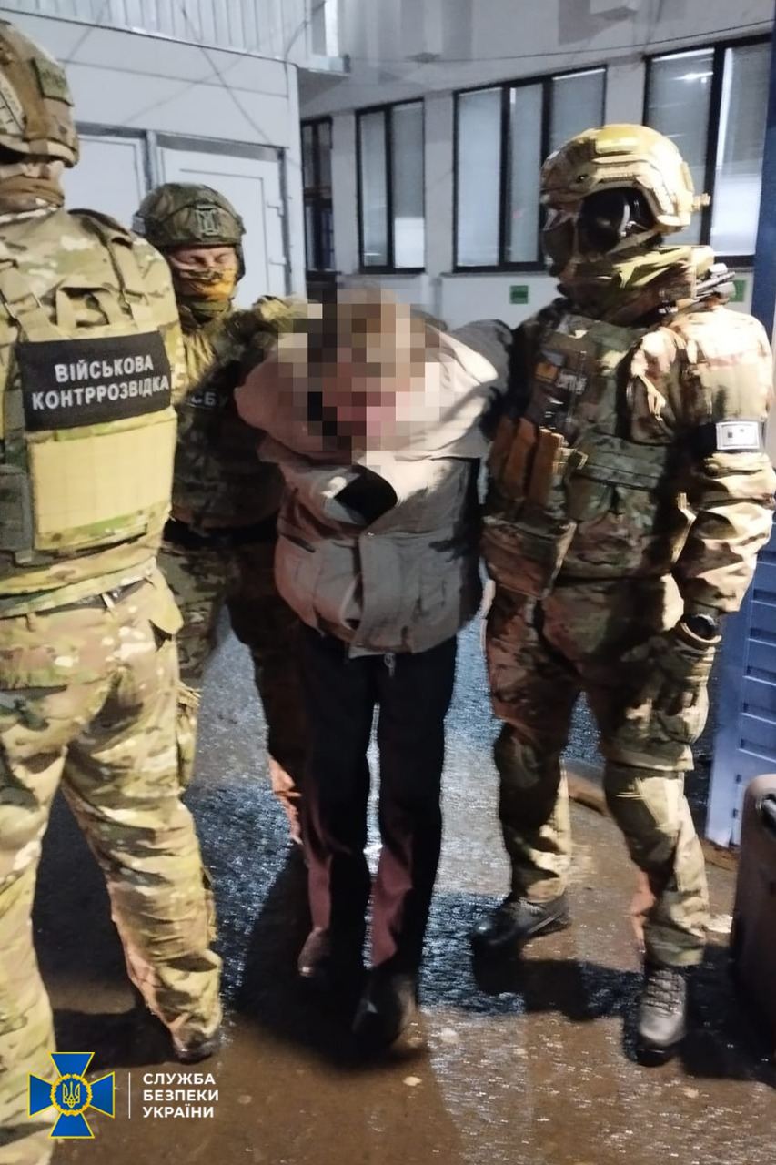 Фото: СБУ СБУ: Экс-чиновник МВД вез россиянам данные о сотрудниках СБУ, ВСУ, ГУР и Азова – видео