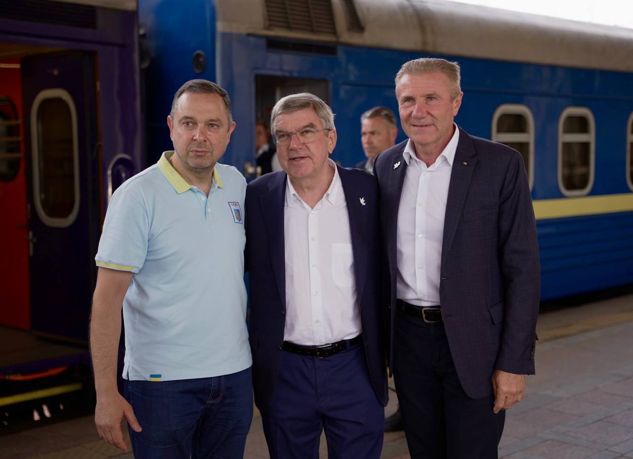 Вадим Гутцайт, президент МОК Томас Бах та Сергій Бубка, липень 2022 року (фото – Мінмолодьспорту)