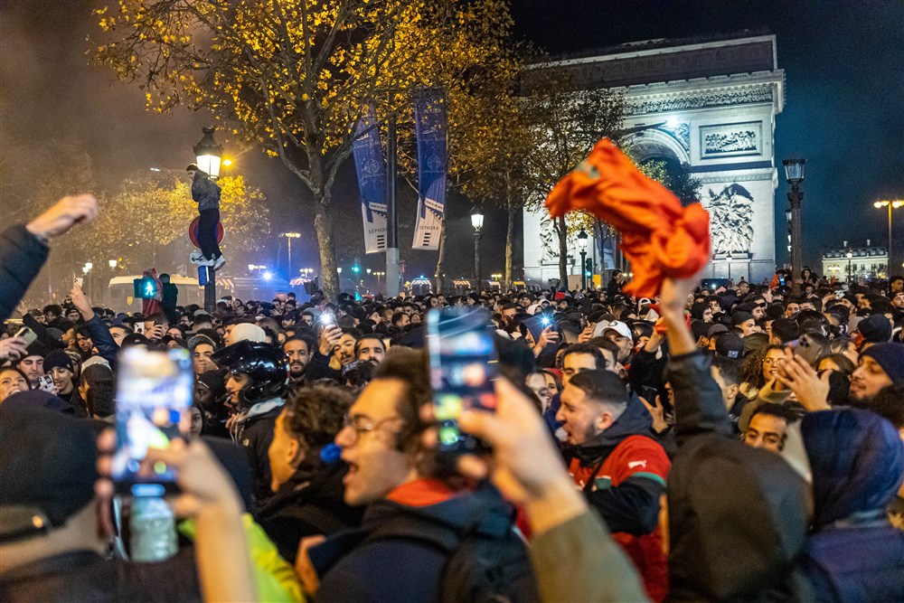 Празднование выхода Франции в полуфинал ЧМ-2022 переросло в стычки с полицией – фото