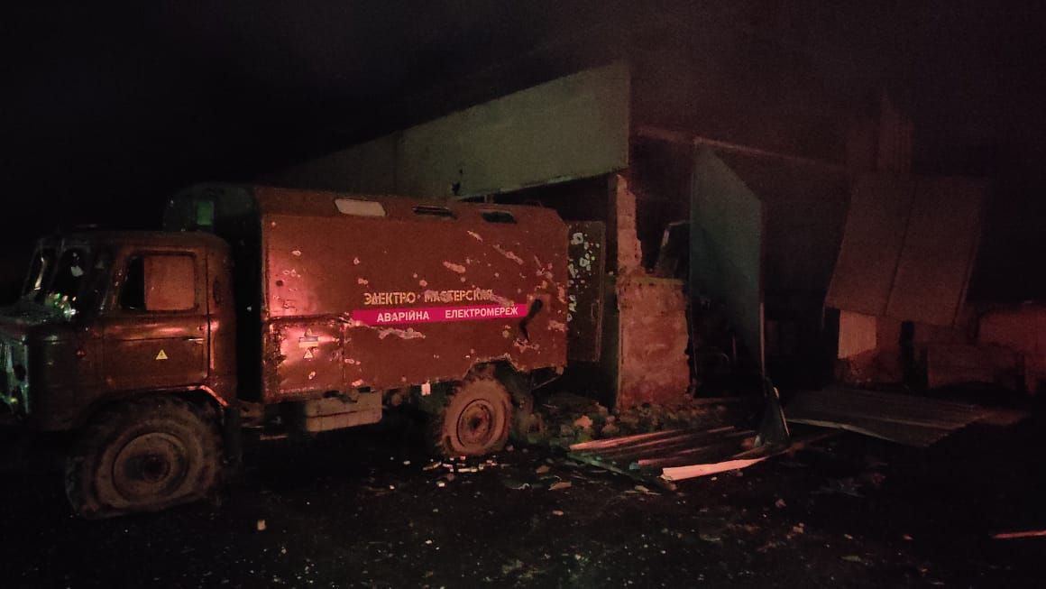 Херсоноблэнерго попало под российский обстрел: уничтожены три автомобиля – фото