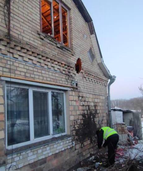 В результате утренней российской атаки в Киеве и области есть разрушения – фото