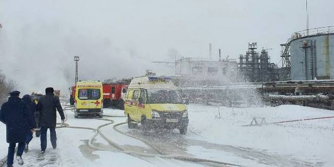 У Росії після вибуху загорівся найбільший нафтозавод Східного Сибіру
