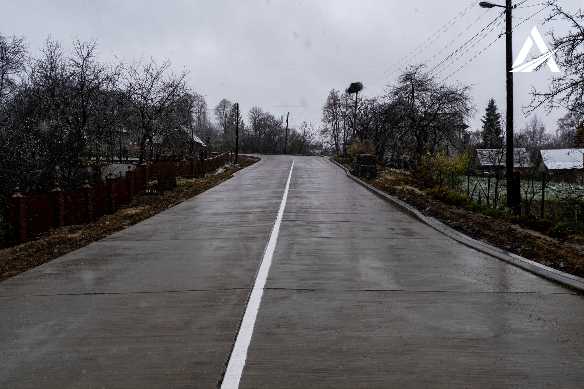 В Черновицкой области построили первую бетонную дорогу – фото