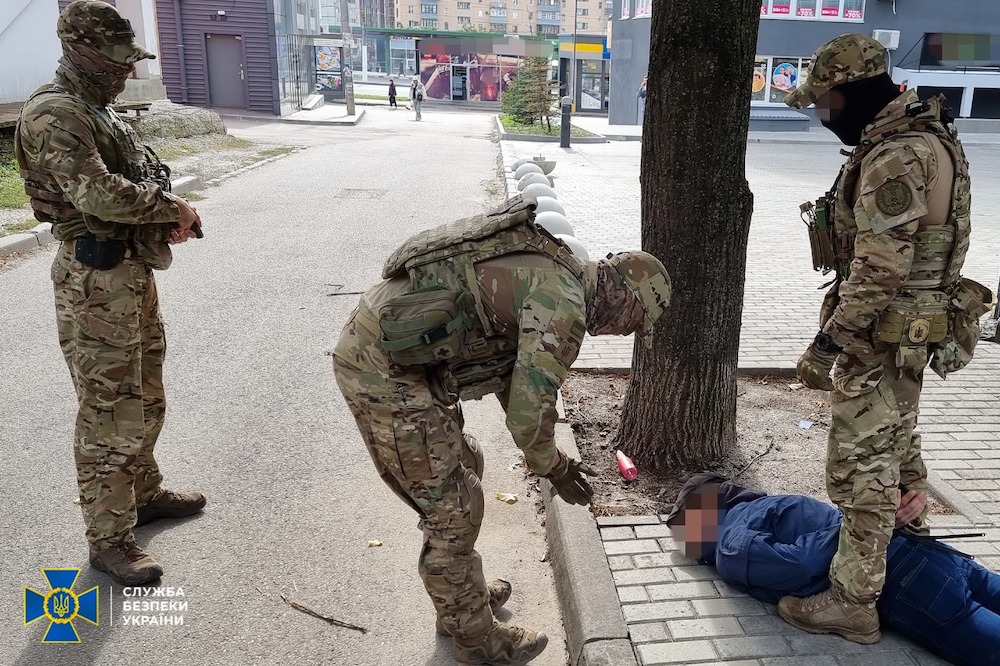 Фото: СБУ Підняв прапор РФ у Харкові 2014-го і переховувався вісім років. СБУ затримала підозрюваного