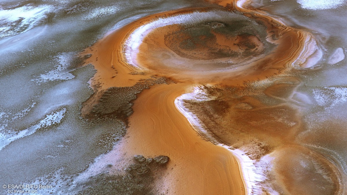 Супутник Mars Express показав фото засніженого Марса з орбіти