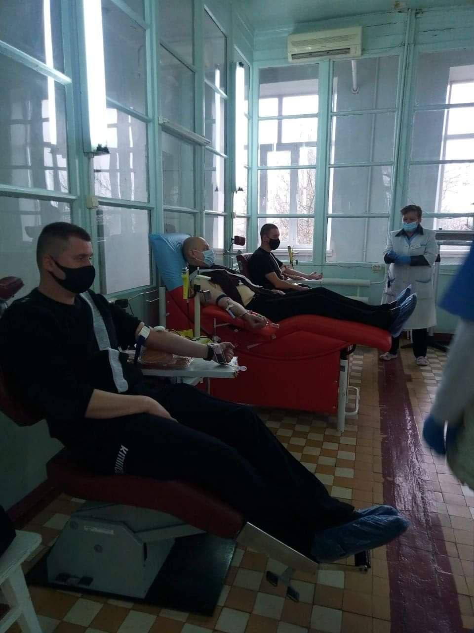 У пункті здачі крові у Херсоні (Фото – Telegram Кирило Тимошенко) В пункте сдачи крови в Херсоне (Фото – Telegram Кирило Тимошенко)