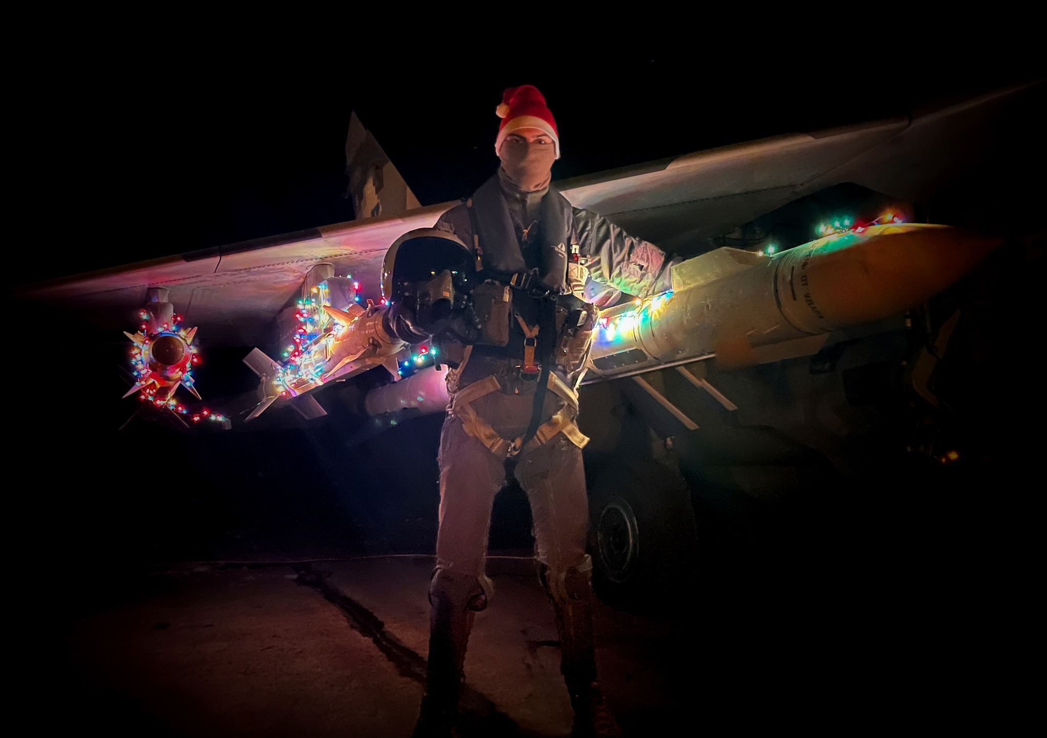 Повітряні сили вітають: на літаках готові "подарунки" для армії Росії – фото