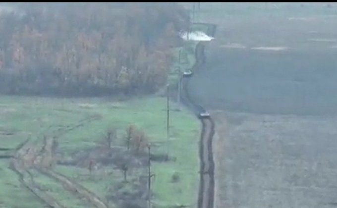 Українські військові розстріляли впритул танк армії РФ і спалили всю колону окупантів – відео
