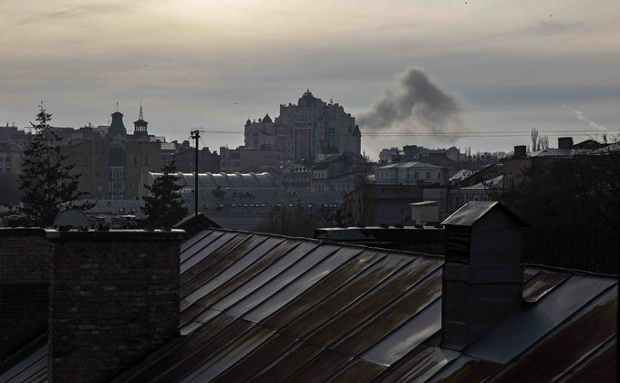 У Києві пролунали гучні вибухи. Росія завдала ракетних ударів, працювала ППО — фото