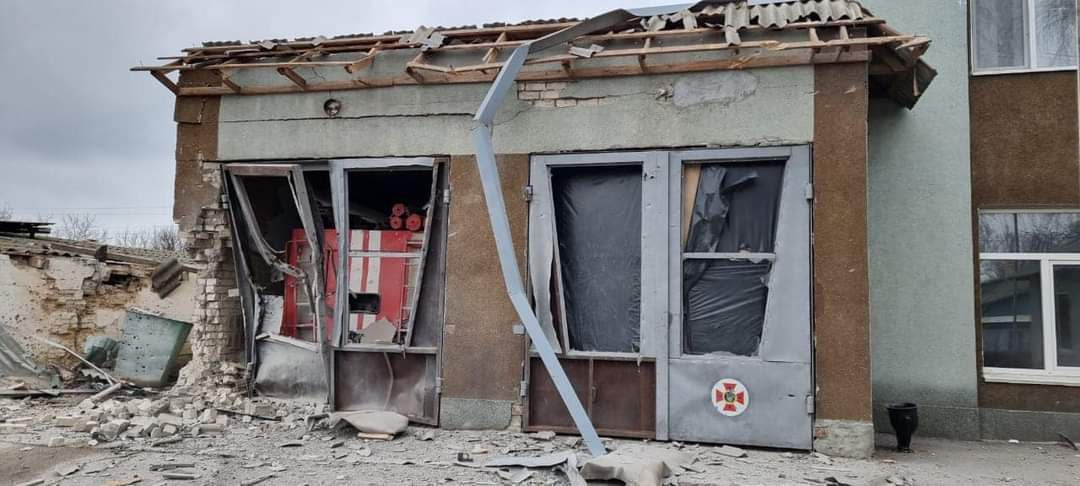 Россияне обстреляли пожарную часть в Херсоне: погиб спасатель – фото