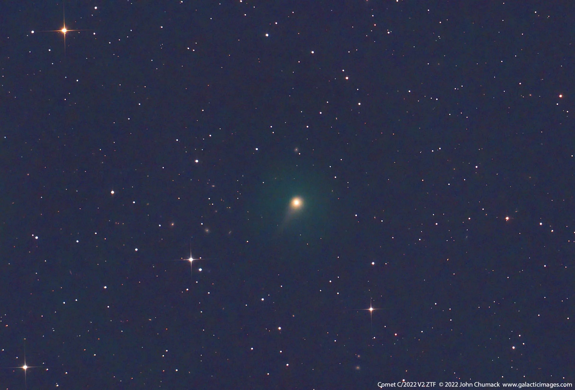 Какая комета приближается к земле. Комета c/2022 e3 (ZTF). Комета и солнце. Зеленая Комета 2023. Комета фото.