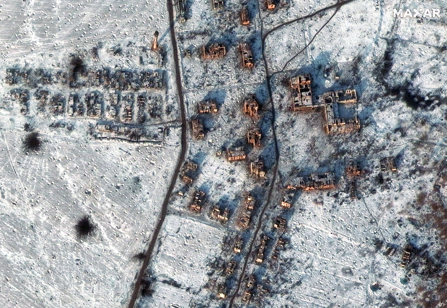 Тисячі вирв від снарядів у Бахмуті та повністю зруйнований Соледар: супутникові знімки