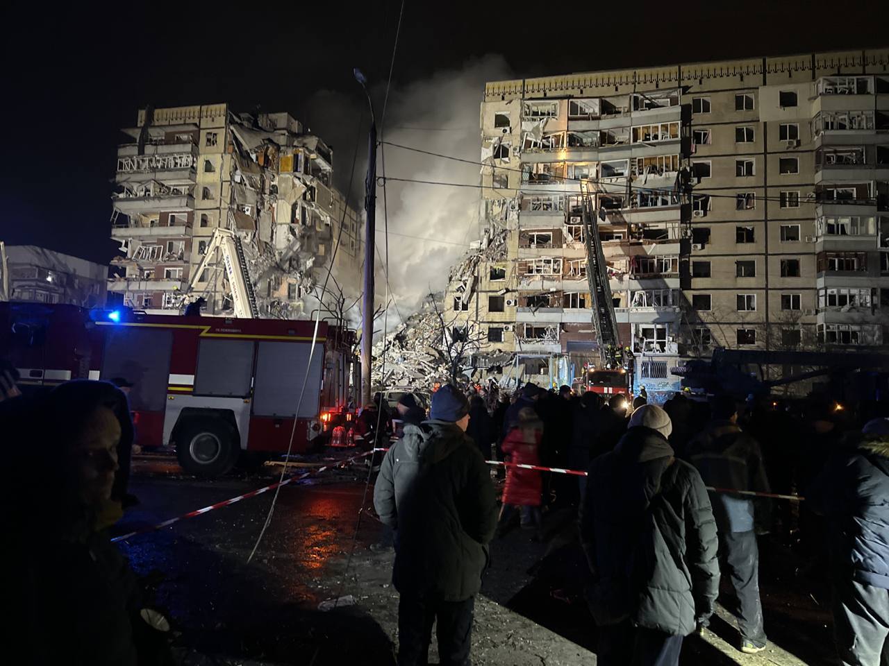 Фото: t.me/tymoshenko_kyrylo Росія розбомбила багатоквартирний будинок у Дніпрі, під завалами люди – фото, відео