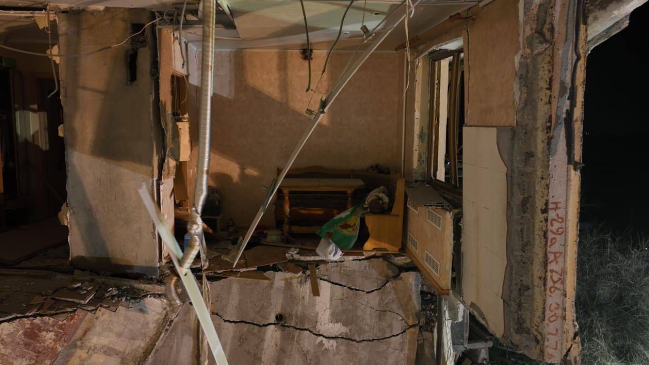 Фото: facebook.com/MNS.GOV.UA Росія розбомбила багатоквартирний будинок у Дніпрі, під завалами люди – фото, відео