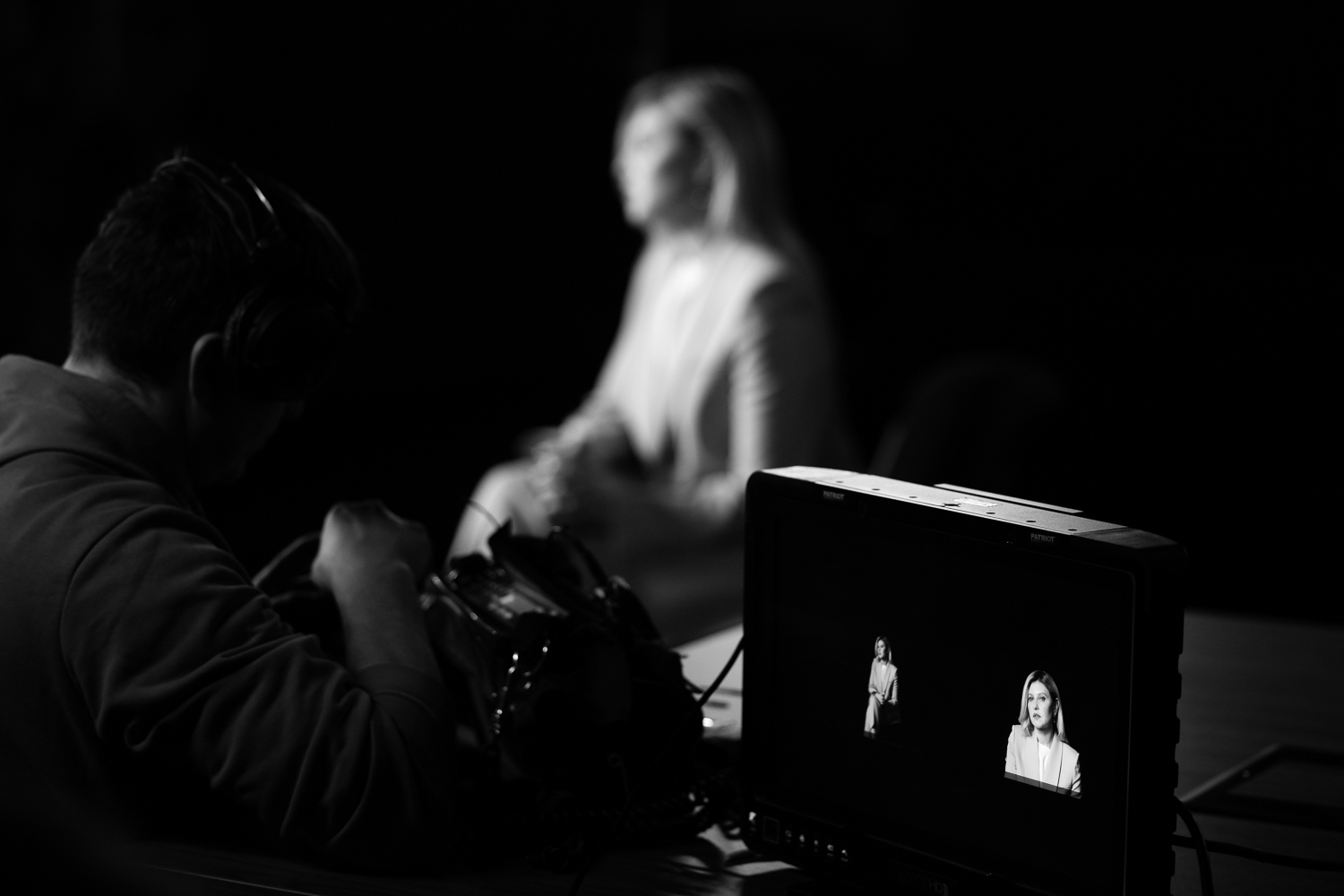 Бекстейдж. Фото: film.ua Олена Зеленська на зйомках серіалу "Громадяни на війні"