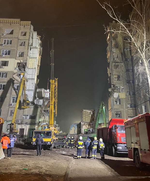 Фото: Dmytro Vyshtak В Днепре на 90% разобрали завалы разбомбленного россиянами дома — фото