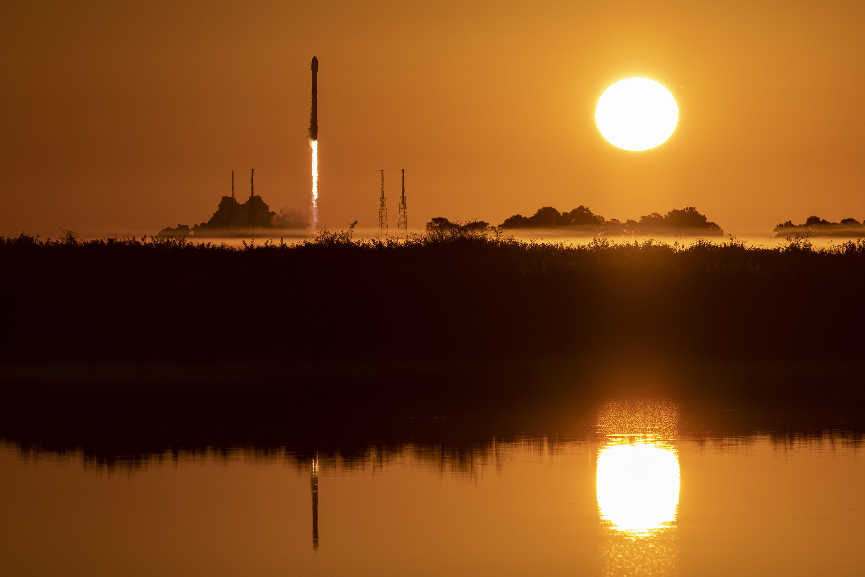 SpaceX запустила новый GPS-спутник для Космических сил США – фото, видео