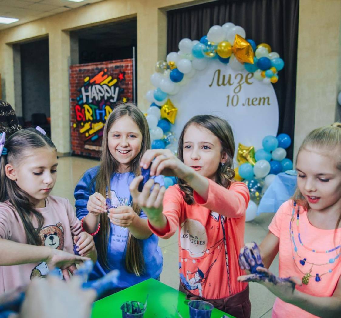Втекла від війни, щоб створити агентство свята. Але війна наздогнала її в Маріуполі