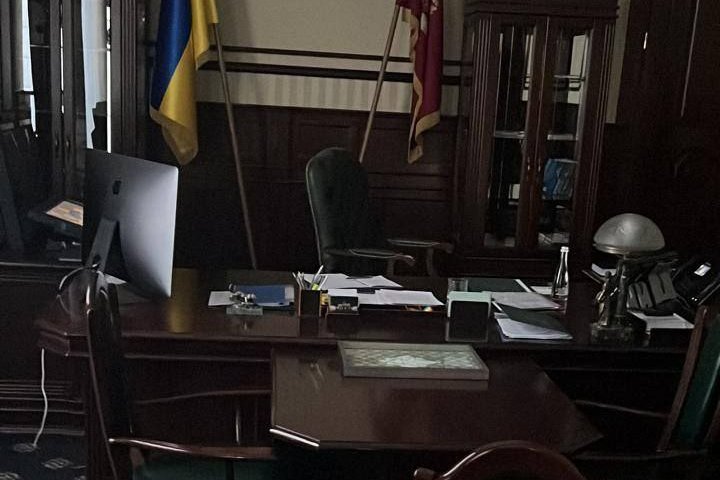 Фото пустого кабинета Синегубова, которое распространяли харьковские Telegram-каналы Харьковский экс-глава СБУ пытался захватить власть в первые часы вторжения – Синегубов