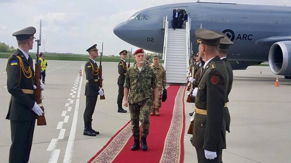 Генерал НАТО или Орбан-2. Чехия выбирает президента: что нужно знать