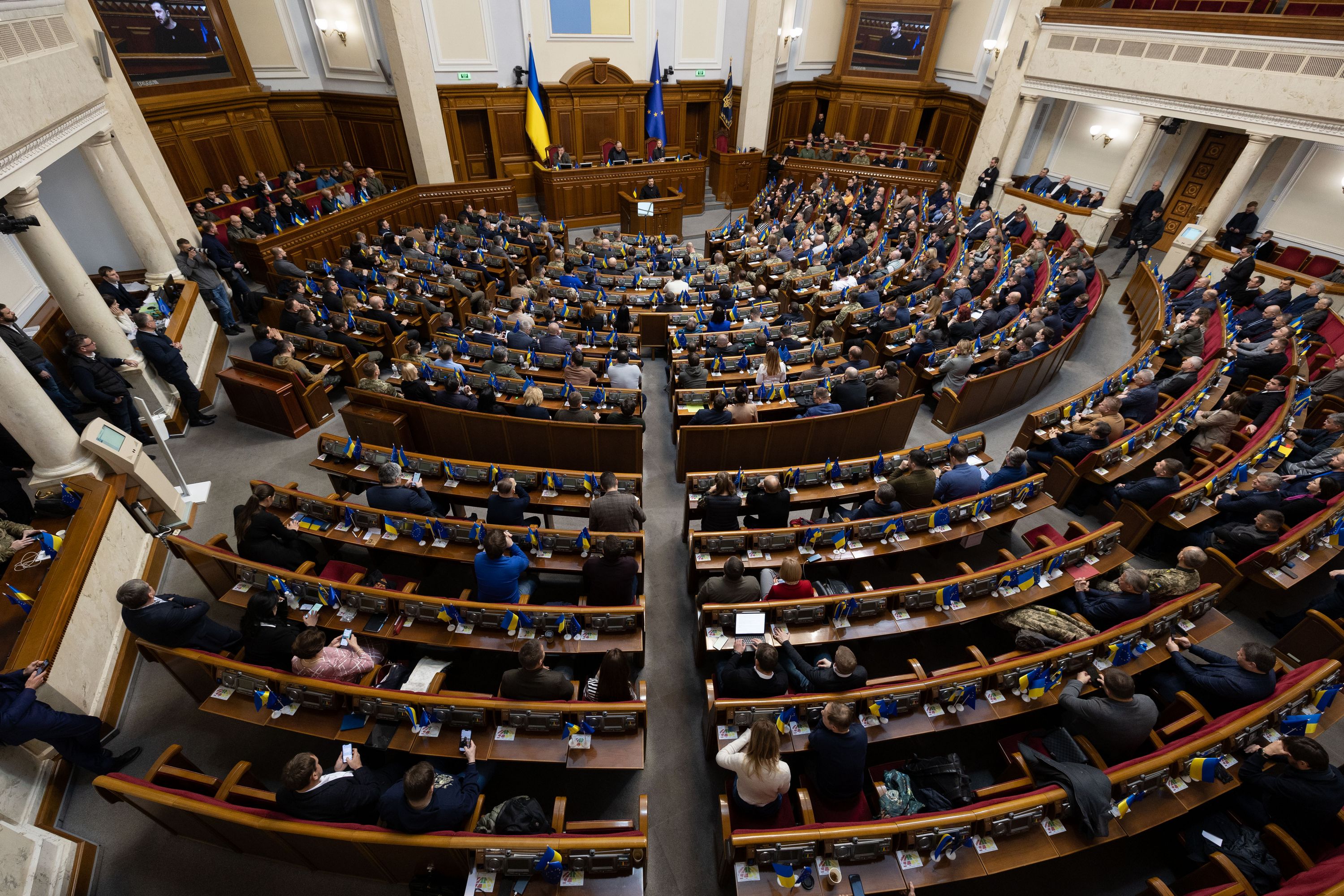 Бізнес-тиждень: довічний фінмоніторинг чиновників, бюджет на 2024 рік, 50 млрд євро від ЄС