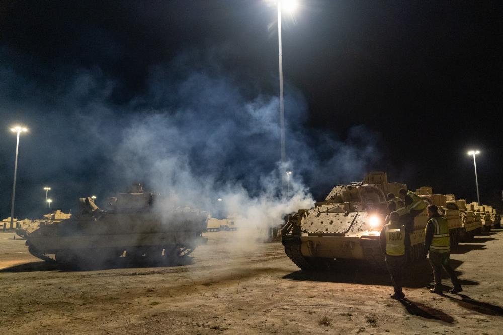 Bradley едут в Украину (Фото: DVIDS) Более 60 боевых машин. В Украину едет первая группа БМП Bradley – фото